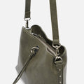 Engri kleine schoudertas met metalen details 