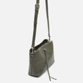 Engri kleine schoudertas met metalen details 
