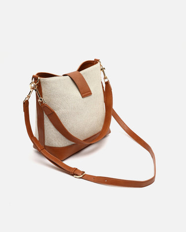 Sac Sora style hobo en similicuir avec effet raphia 