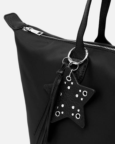 Clote bolso shopper grande en nylon con detalle colgante 