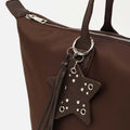 Clote bolso shopper grande en nylon con detalle colgante 
