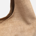 Croqui bolso hobo grande efecto ante con grabado animal print 