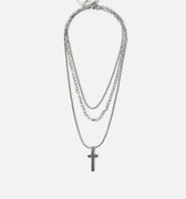 Horacio collar efecto tripe con colgante cruz 