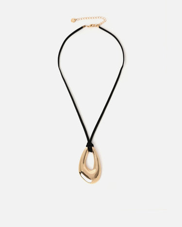 Noeli collar con detalle ovalado 
