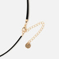 Noeli collar con detalle ovalado 
