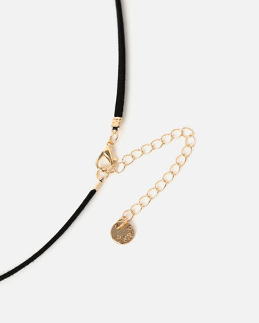 Noeli collar con detalle ovalado 