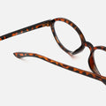 Clara gafas ovaladas con montura de pasta 