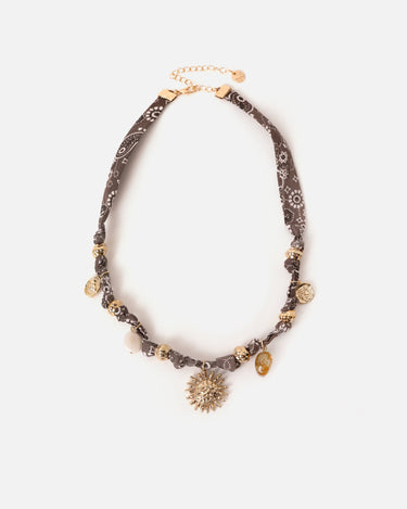 Muxuar collar con detalles colgantes 