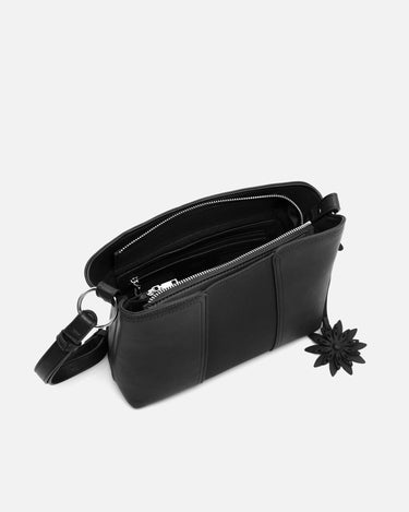 Demiri bolso bandolera con detalle colgante 