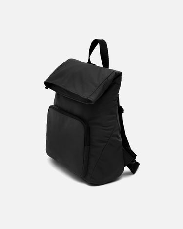 Liora mochila con solapa en nylon 