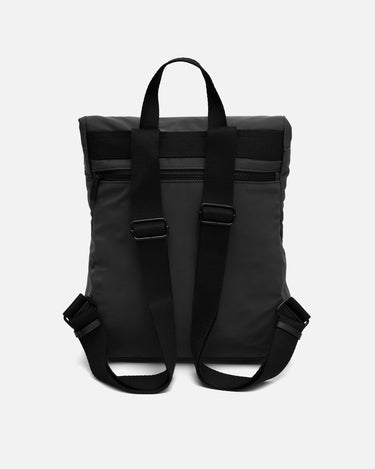 Liora mochila con solapa en nylon 