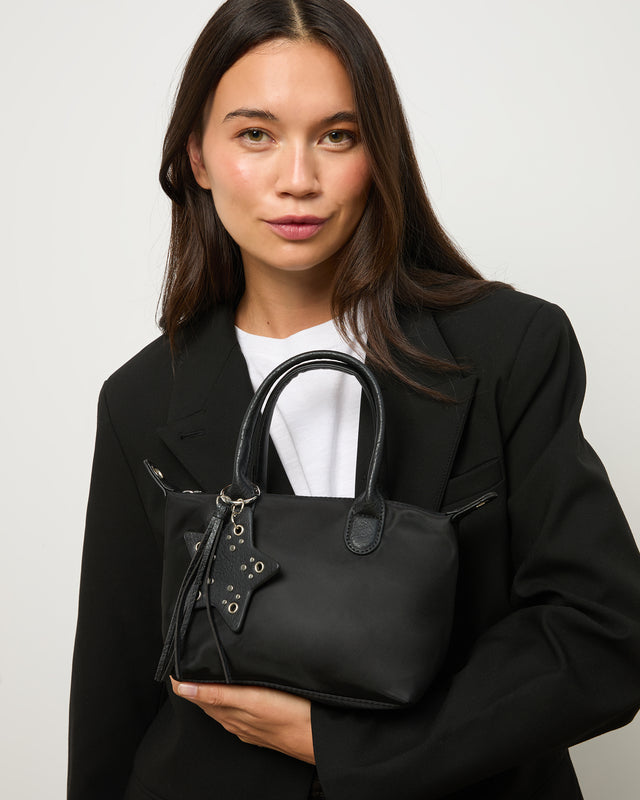 Cloti sac cabas en nylon avec bandoulière amovible et détail pendentif