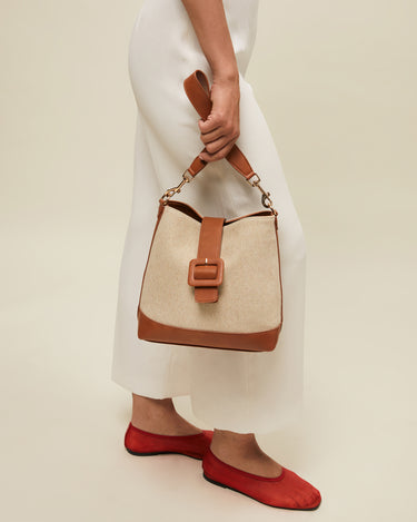 Sora bolso estilo hobo en polipiel y efecto rafia 